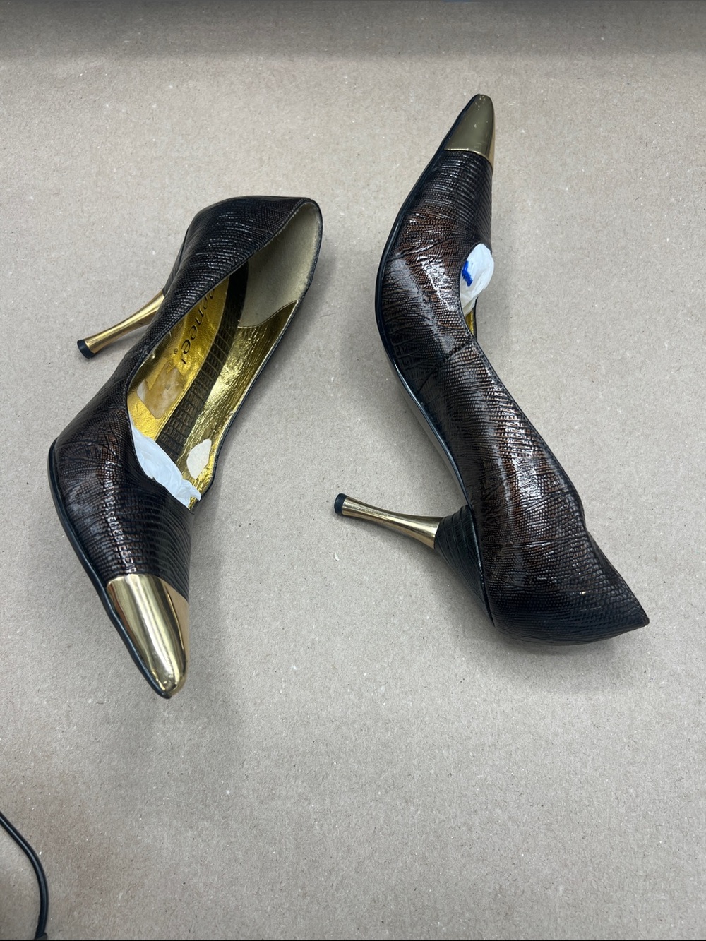 J.Renee Brown Pointed-Toe Pumps with Gold Cap Accent size 7/2 - Picture 4 of 12